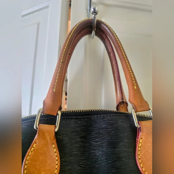 Dooney & Bourke Black and Tan Leather Bag - Picture 2 of 8